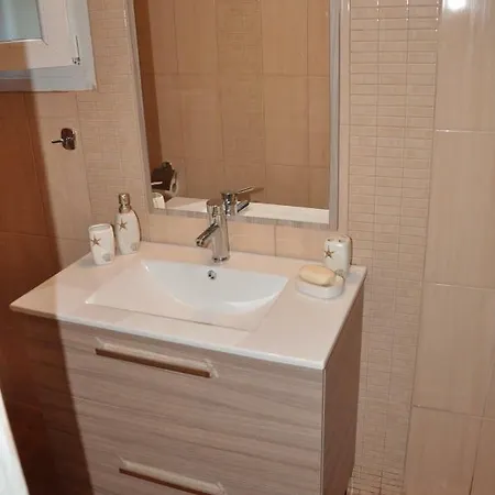 شقة Modern 100m. From The Sea *