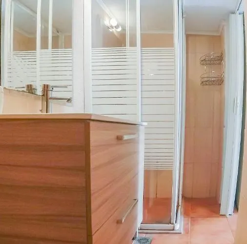 公寓 Modern 100m. From The Sea *