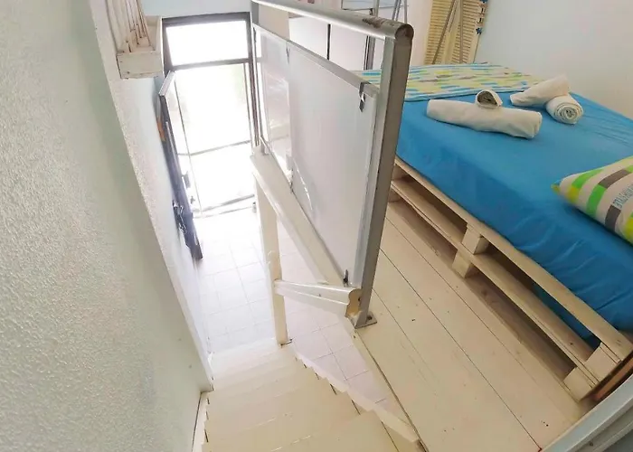 Modern 100m. From The Sea 公寓