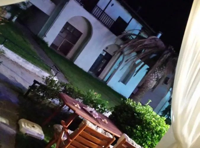 Modern 100m. From The Sea * Skála Foúrkas