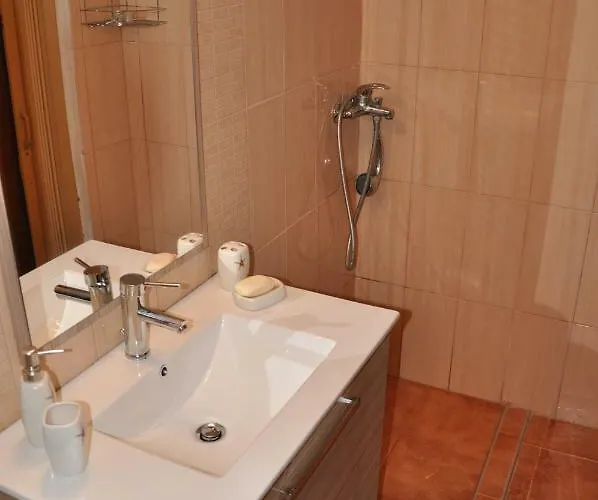 公寓 Modern 100m. From The Sea