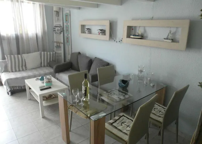 Modern 100m. From The Sea 公寓 Skála Foúrkas