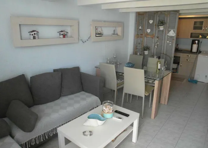 Modern 100m. From The Sea * Skála Foúrkas